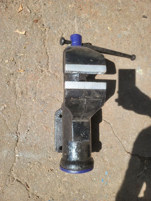 Тиски слюсарні, вага 36 кг. лещата,  тиски слесарные, в хорошому стані