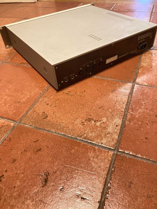 Akai S01 sampler