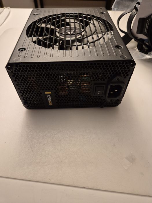 Fonte de alimentação Corsair RM 850 Gold Plus