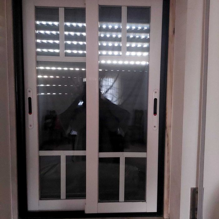 portas e janelas usadas em alumínio, brancas, com vidro duplo, completas, como novas