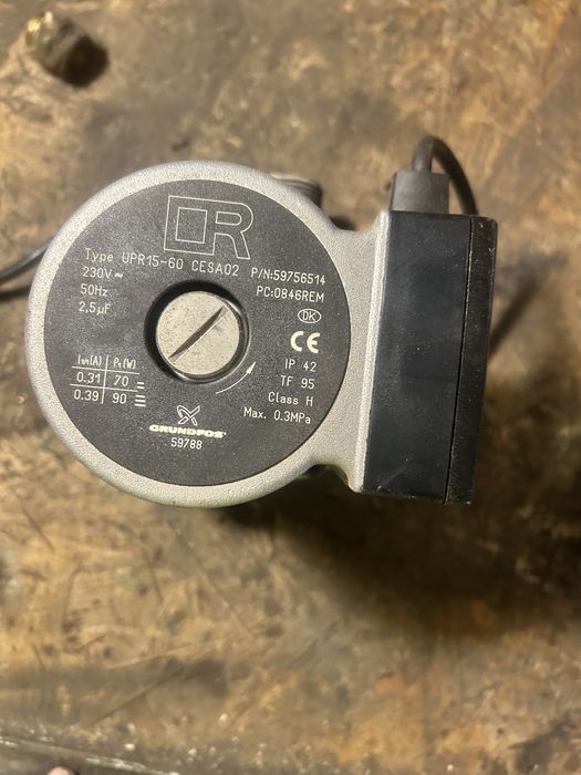 Zespół gazowi i pompa wody. De Dietrich