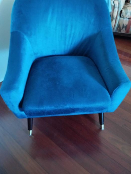 Cadeirão / Poltrona em Veludo Azul-Petróleo – Estilo Nórdico