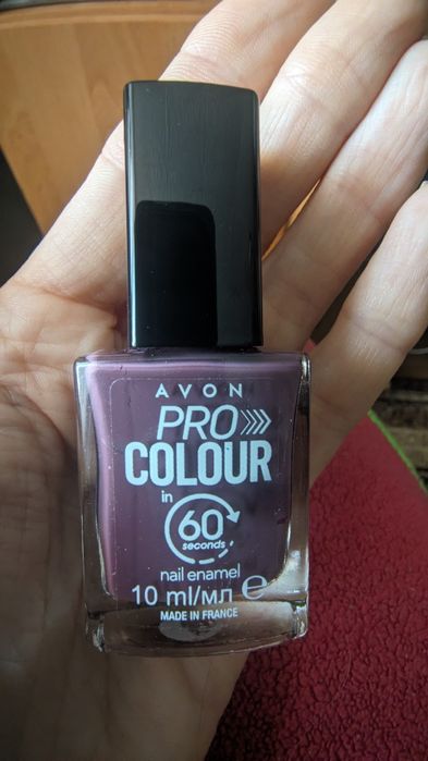 Лаки для фарбування нігтів від  Avon
