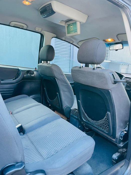 Opel Zafira 2.0dti Life , 7 lugares
DVD cent