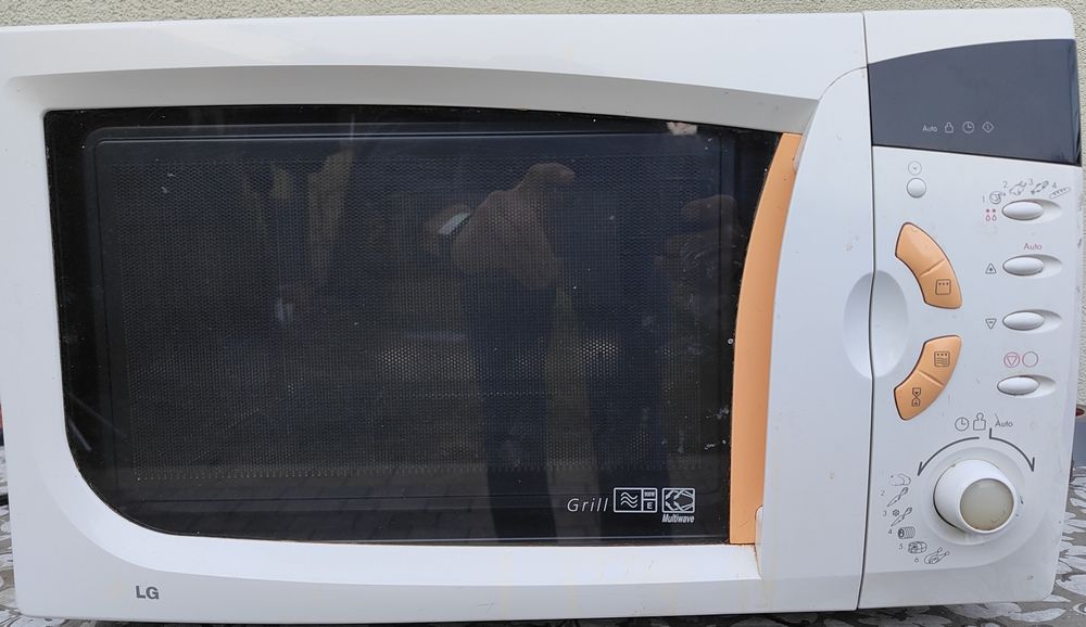 Mikrofalówka LG duża.