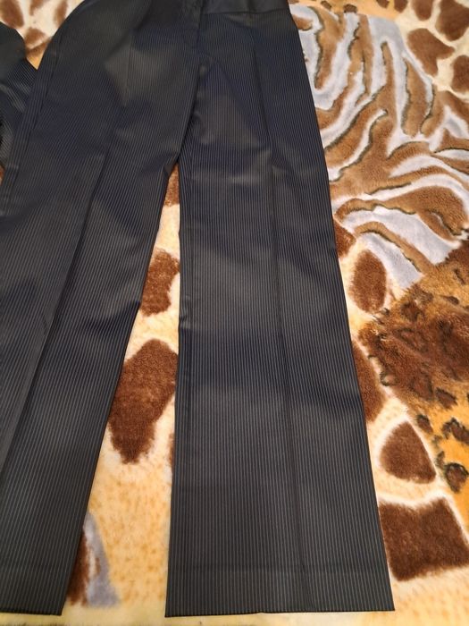 Продам очень красивый женский брючный костюм