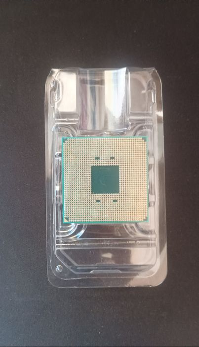 Процессор AMD Ryzen 5 3400G BOX 3.7-4.2 GHz AM4, 65W Б/У