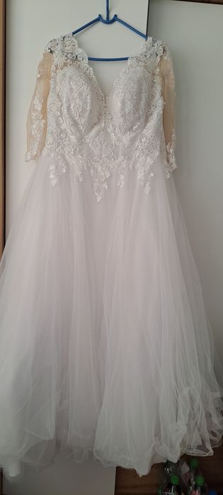 Piękna suknia ślubna 44-50, welon gratis.