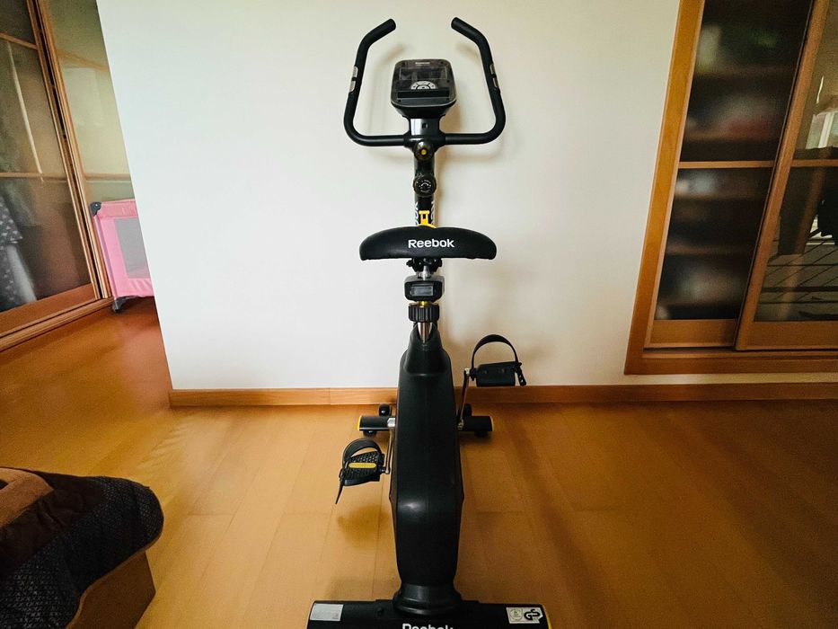 Bicicleta estática Reebok One GB40 em muito bom estado