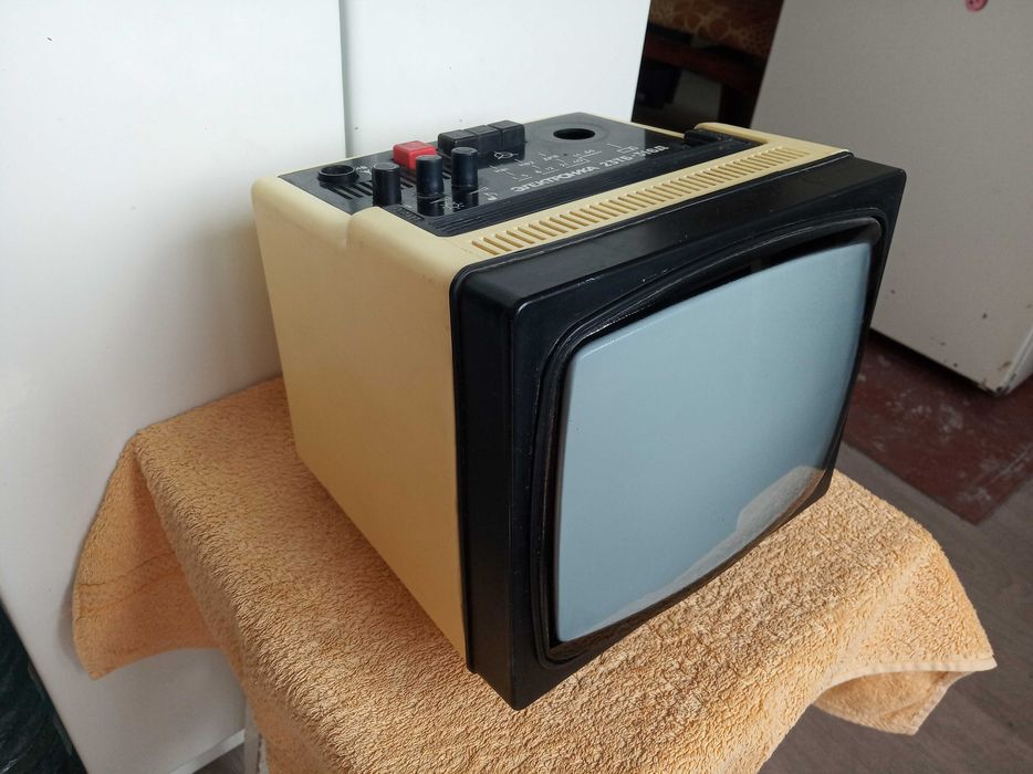 Недорого! Маленький ТВ Электроника, рабочий, советский