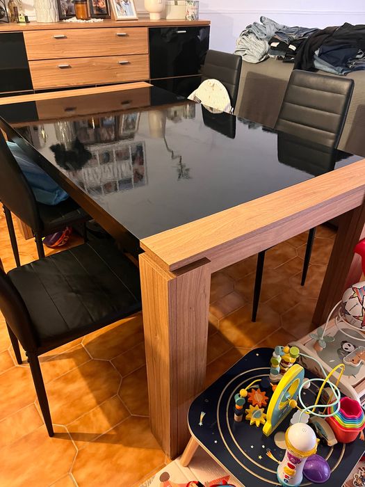 Vendo Mesa de jantar e movel