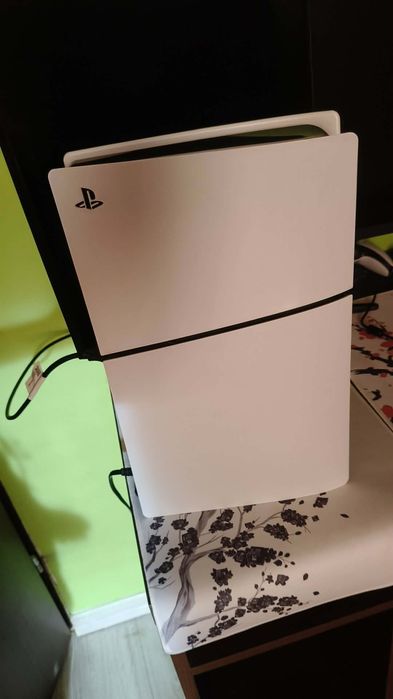 PlayStation 5 Slim digital +2 pady stan Bardzo dobry