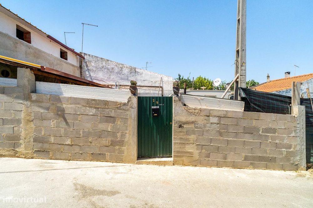 Moradia T2 em Recuperação | Quintal com Poço  A 30 min de Beja
