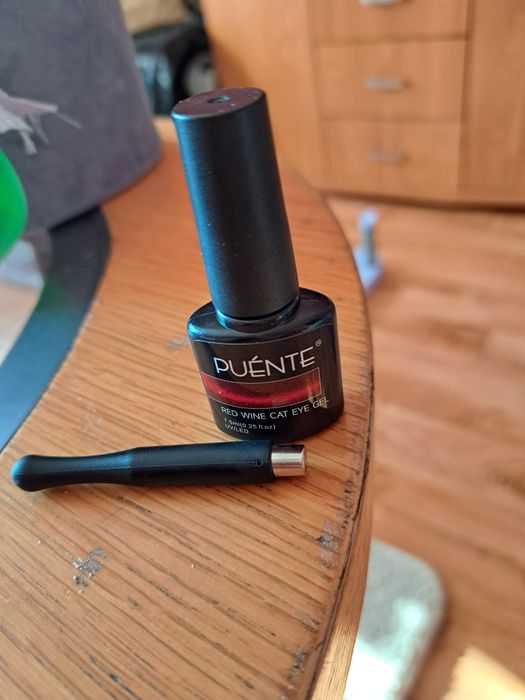 Lakier do paznokci żelowy