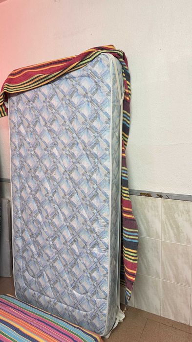 Beliche para criança ou adulto em boa madeira maciça, muito bom estado