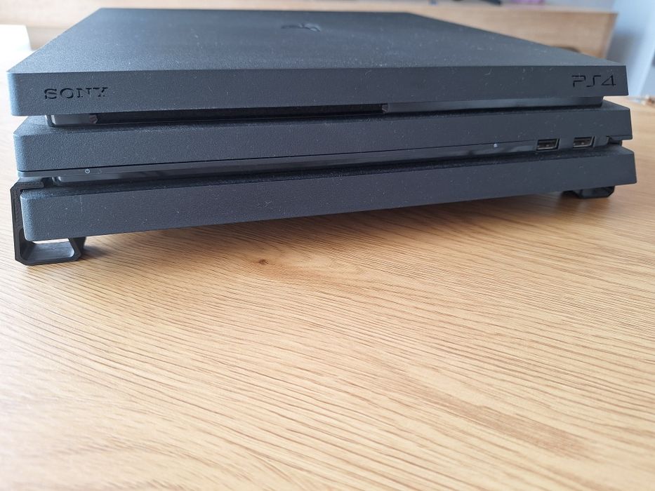 PS4 Pro 1TB +3 gry + 2 pady + stacja | GOTOWY ZESTAW | OKAZJA