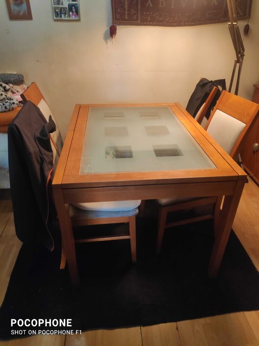 Móveis de sala de estar e jantar.