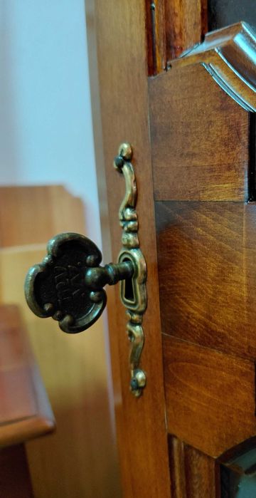 Włoska narożna witryna półokrągła 1 -drzwiowa