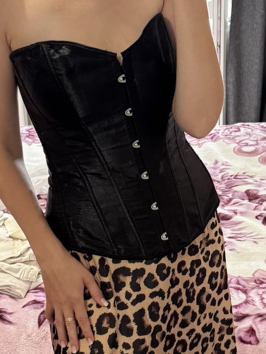 Корсет чорний атласний розмір М