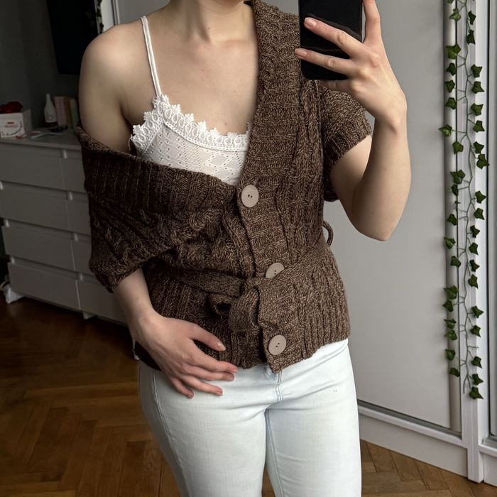 Sweterek brązowy krótki z guzikami L akrylowy