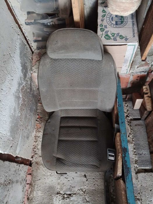 Два передних сидения Мазда 626- ткань