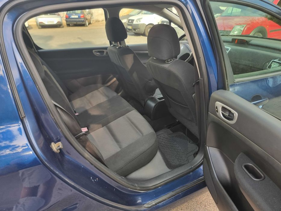 Vendo Peugeot 307 HDi, A/C um automóvel conhecido pelo seu conforto, economia de combustível e fiabilidade.