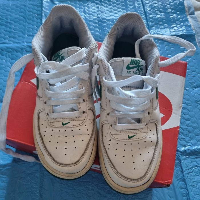 Nike Air verdes e brancas