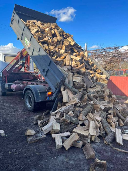 Рубані дрова твердих порід