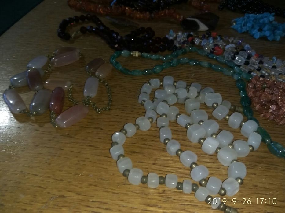 Колье ожерелья из бирюзы, сердолика, хрусталя, янтаря