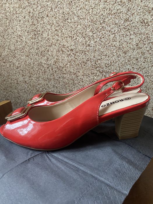 Босоніжки коралові