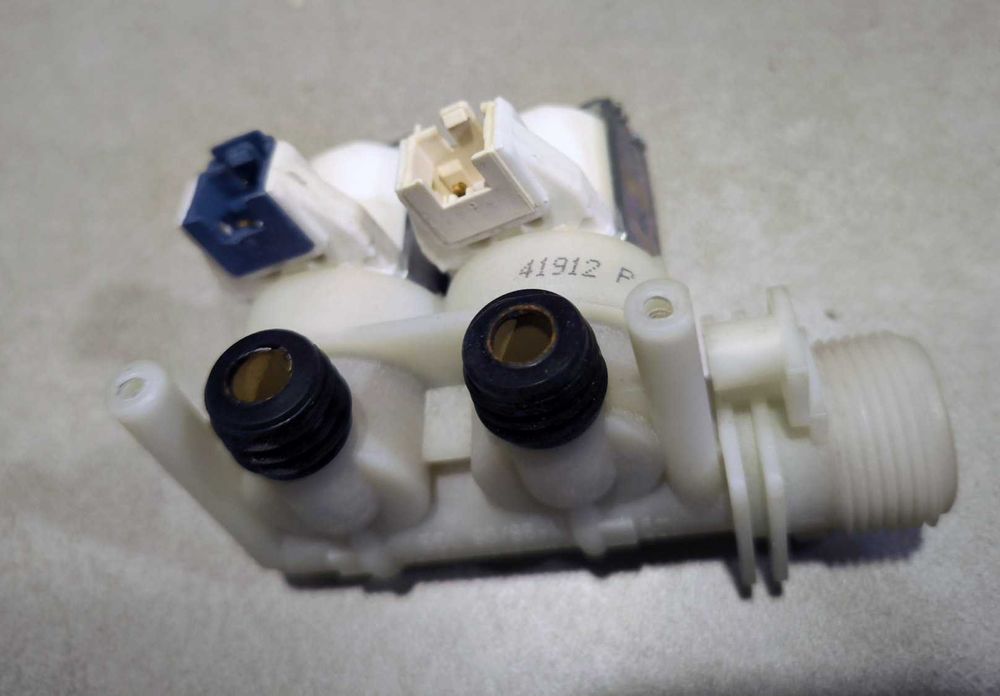 Elektrozawór pralki Ariston Hotpoint WMD 722B EU