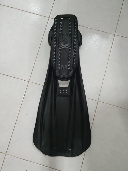 Barbatanas de Mergulho Aqualung Storm Tamanho M - Cor Preta