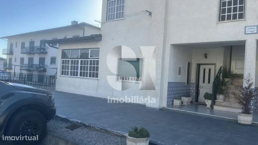 Apartamento T2 de rés do chão, com garagem, em V. N. de Poiares