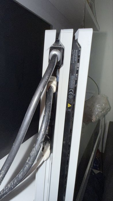 Vendo ou troco ps4 pro branca 1tb