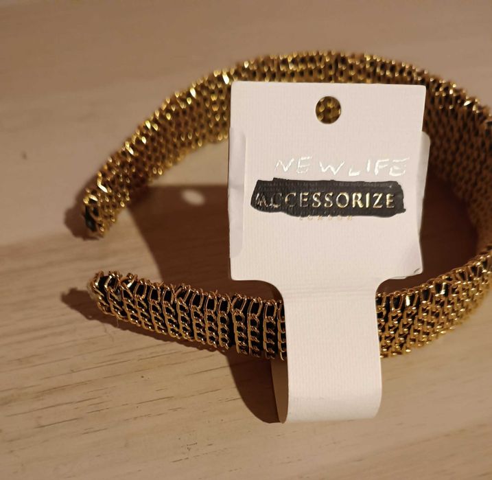 Ozdobna opaska z łańcuszka kolor złoty rozmiar uniwersalny .