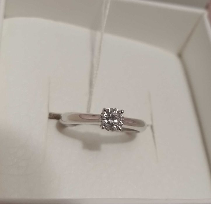 Золотое кольцо с бриллиантом 4.45мм! С сертификатом! Стиль Tiffany!