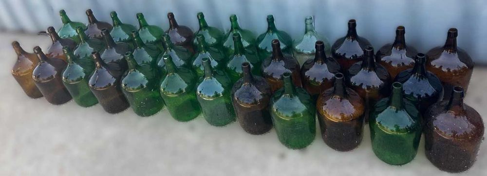 Garrafões antigos de 5 Litros, castanhos e verdes
