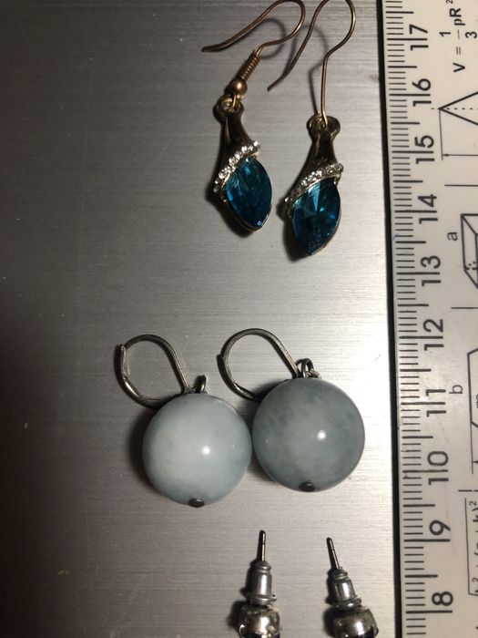 Знак масонів, краватка -  боло та сережки