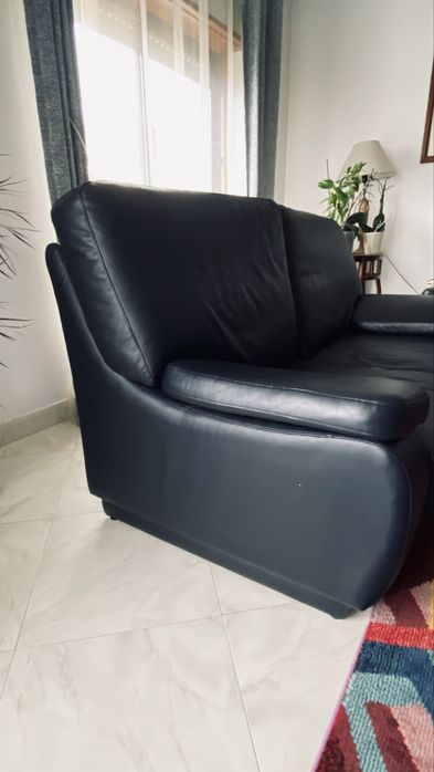2 Sofas em pele verdadeira