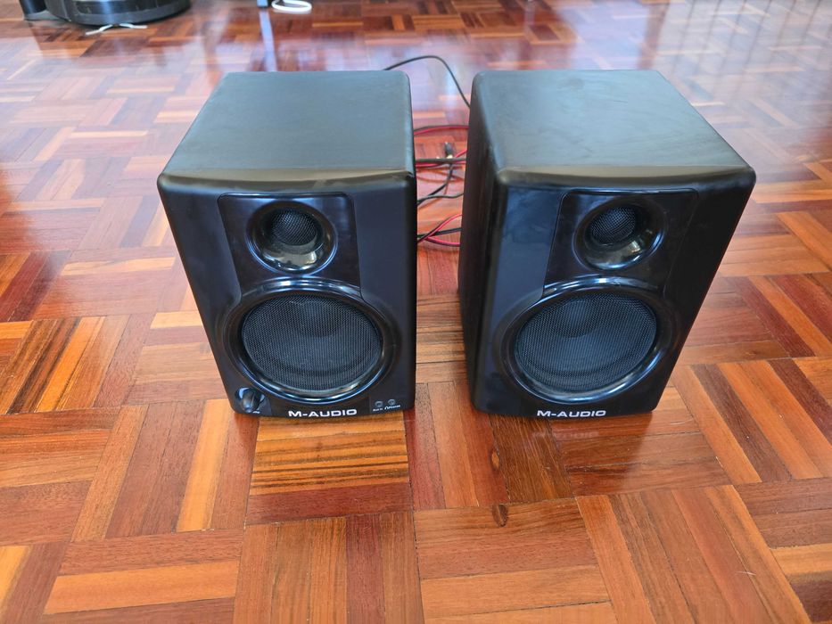 Colunas / Monitores M-Audio AV40, excelente estado!