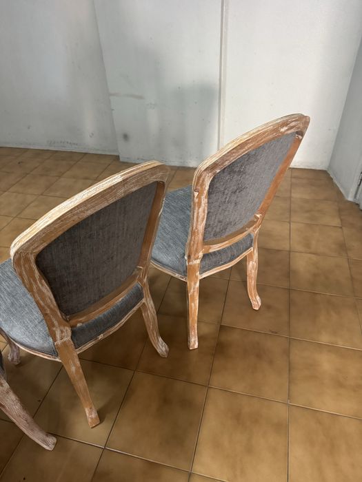 Conjunto de quatro cadeiras