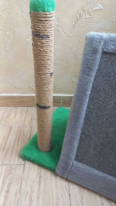 Кігтеточка з будиночком для кота