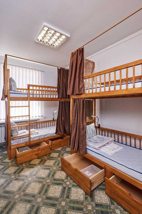 Хостел PERRON м. Південний вокзал, койко-місця та окремі кімнати люкс