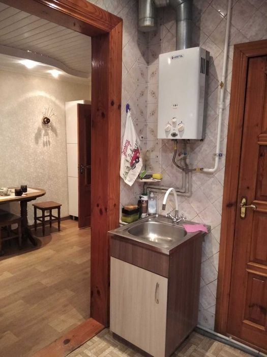 Продается пол дома в районе метро Киевская(10 мин,пешком)
