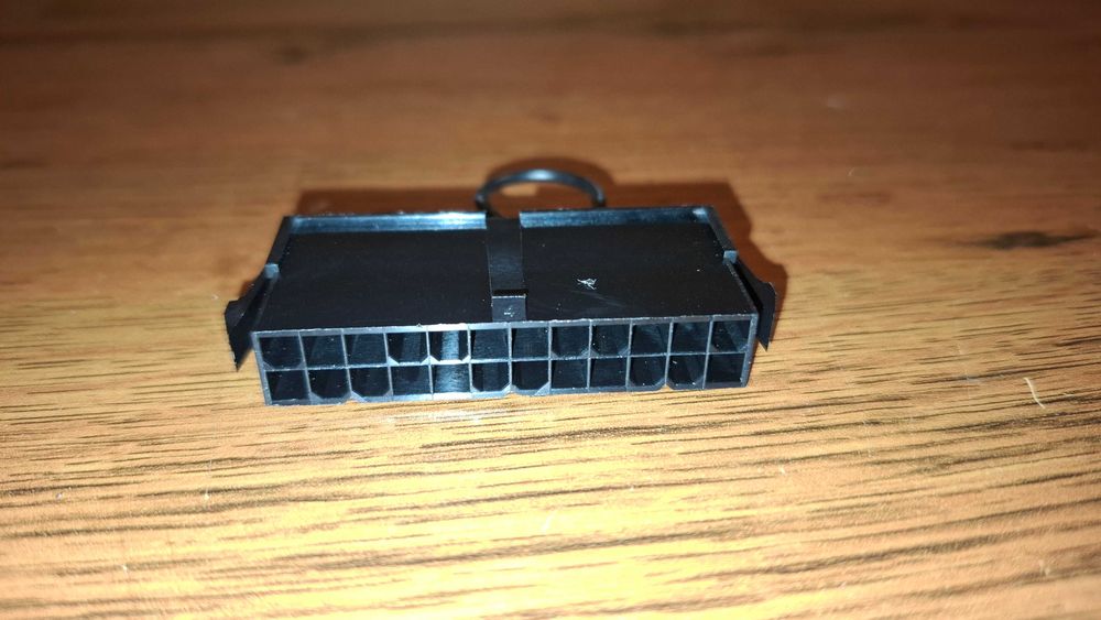 24-Pin Power Connector