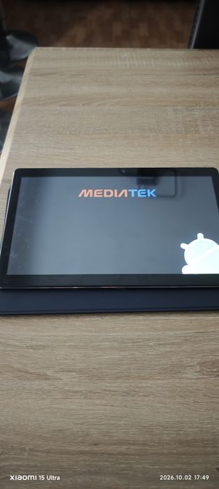 Vendo tablet com teclado da Media teck,  com 128g de armazenamento
