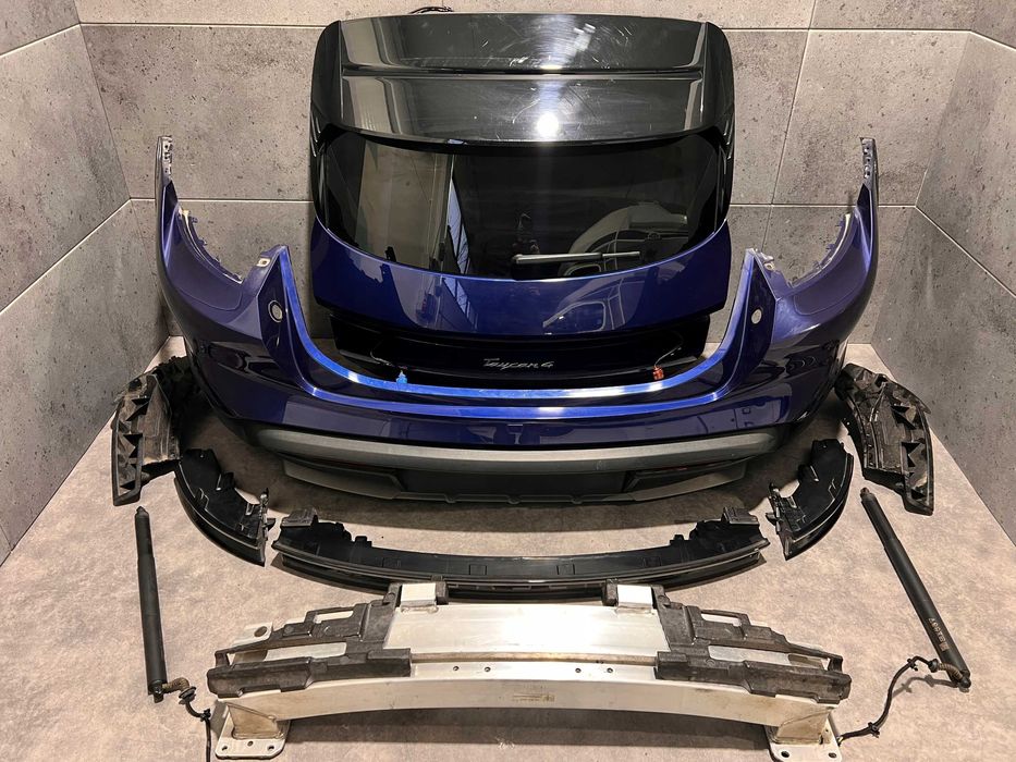 Задній бампер PORSCHE TAYCAN