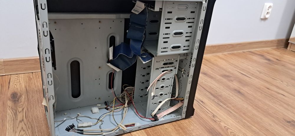 Obudowa PC ATX LOGIC CZARNA Gruba solidna blacha RETRO