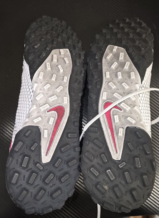 Сороконіжки Nike Phantom GT Academy, 46 р-р

Це сороконіжки Nike Phant