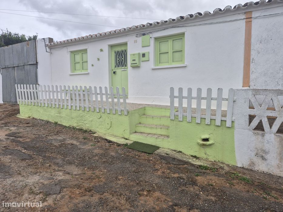 Moradia V3 com logradouro em Garvão-Ourique